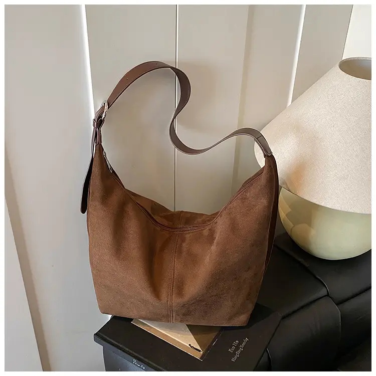 Women Large Capacity Retro Shoulder Bag Tan Leather — feature 14