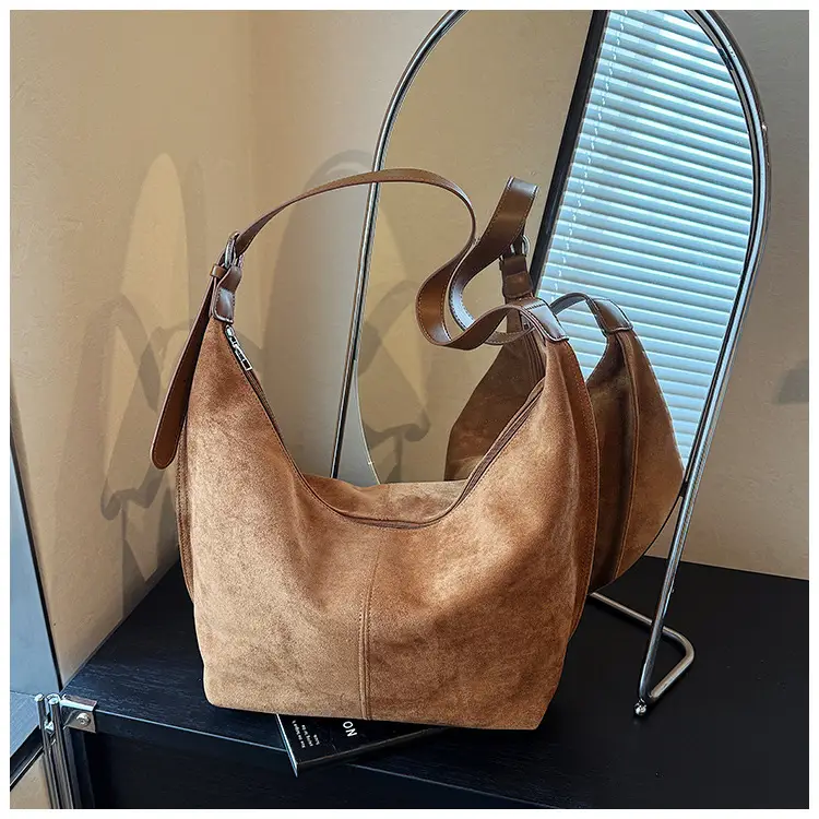 Women Large Capacity Retro Shoulder Bag Tan Leather — feature 16