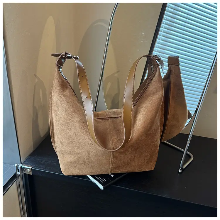 Women Large Capacity Retro Shoulder Bag Tan Leather — feature 17