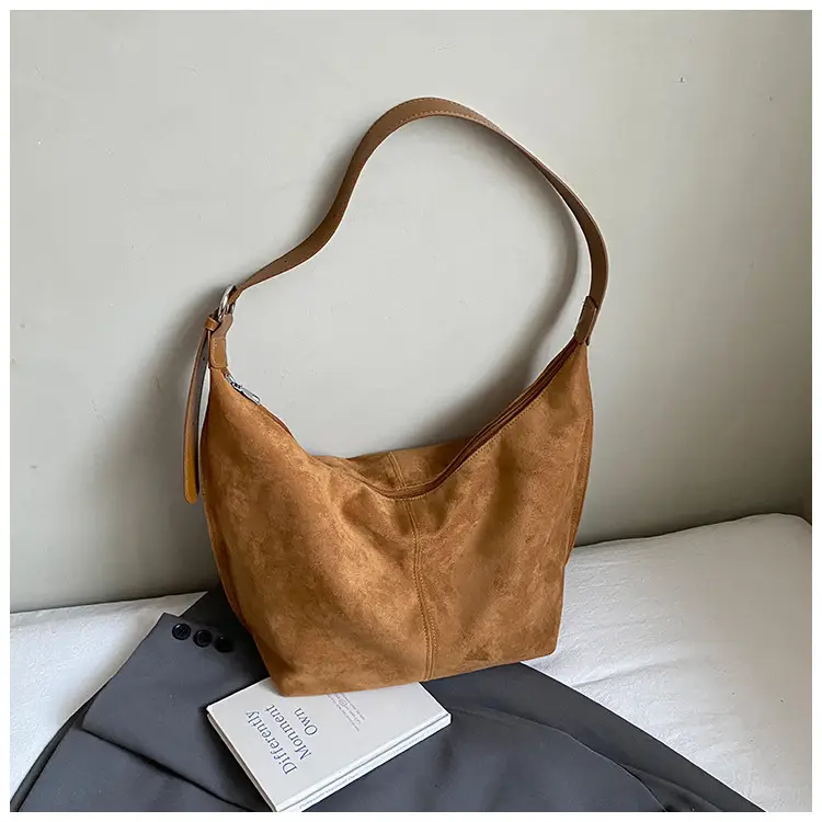 Women Large Capacity Retro Shoulder Bag Tan Leather — feature 18
