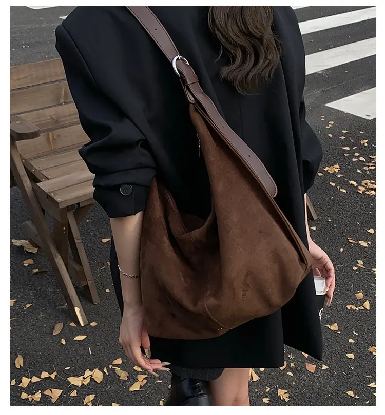 Women Large Capacity Retro Shoulder Bag Tan Leather — feature 2