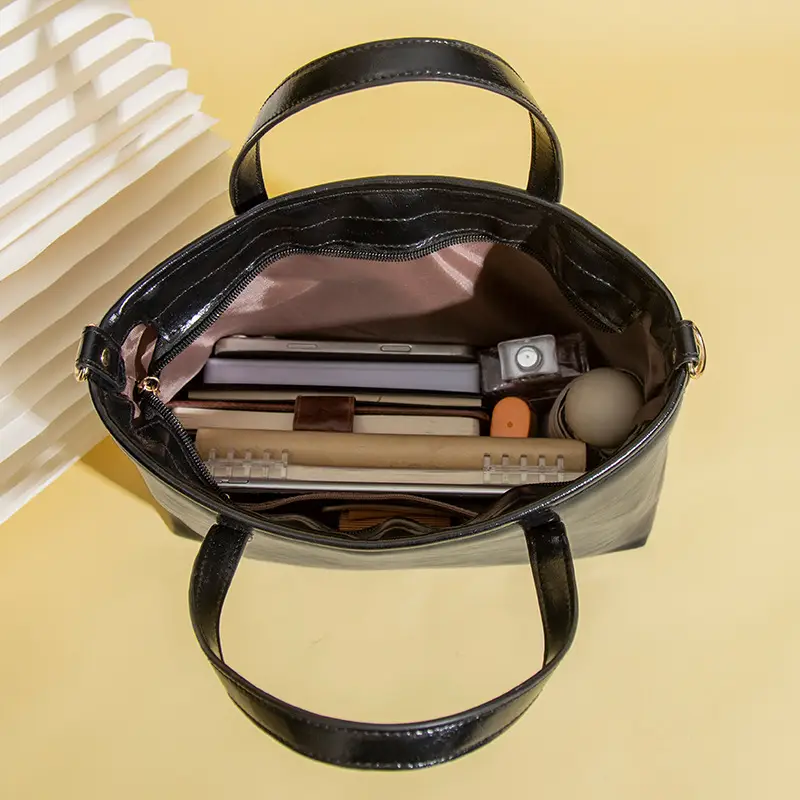 Women's Large Capacity Tote Bag Brown Black Leather — feature 21