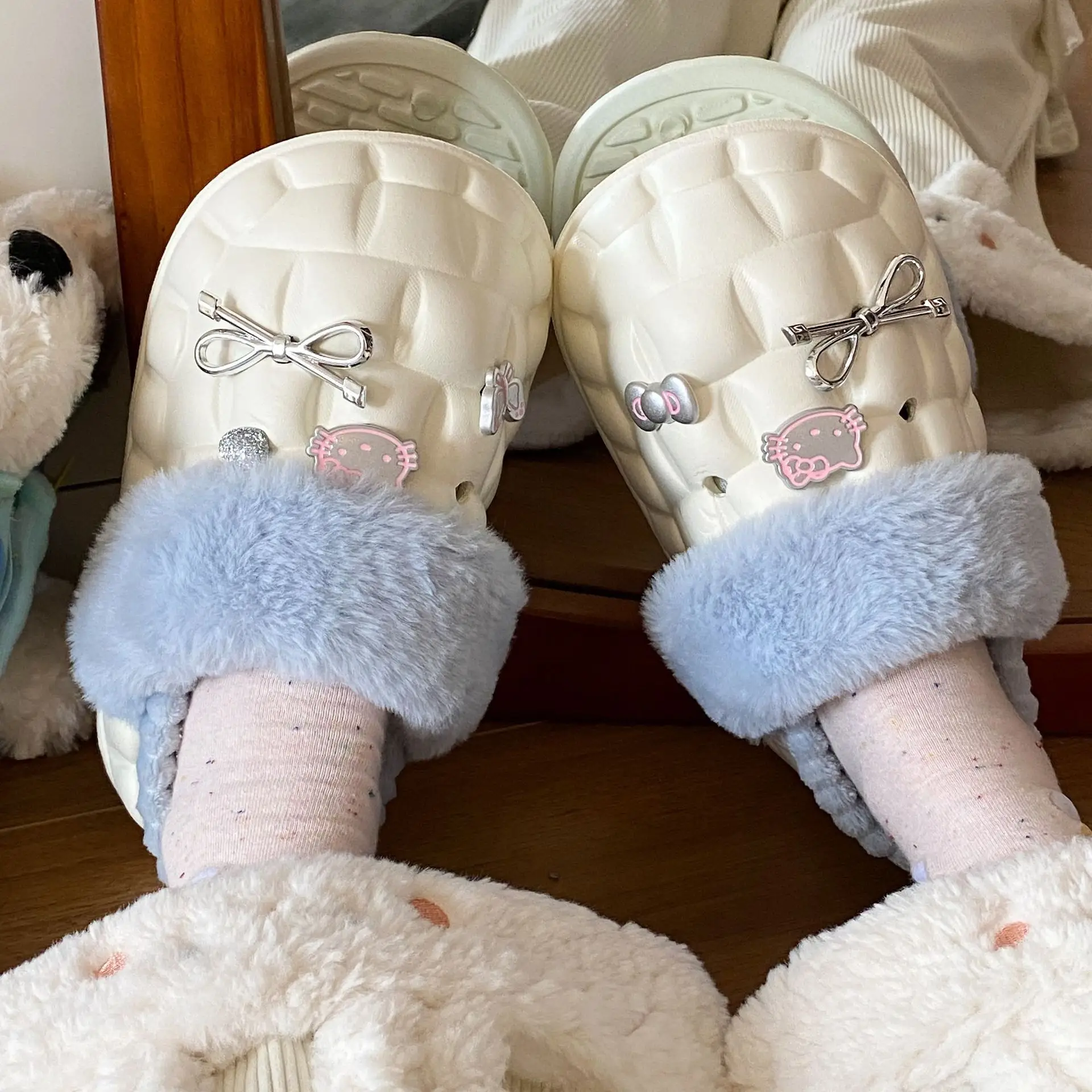 Women's Thick Plush Slip-On Mates Winter 2025 - Image 10