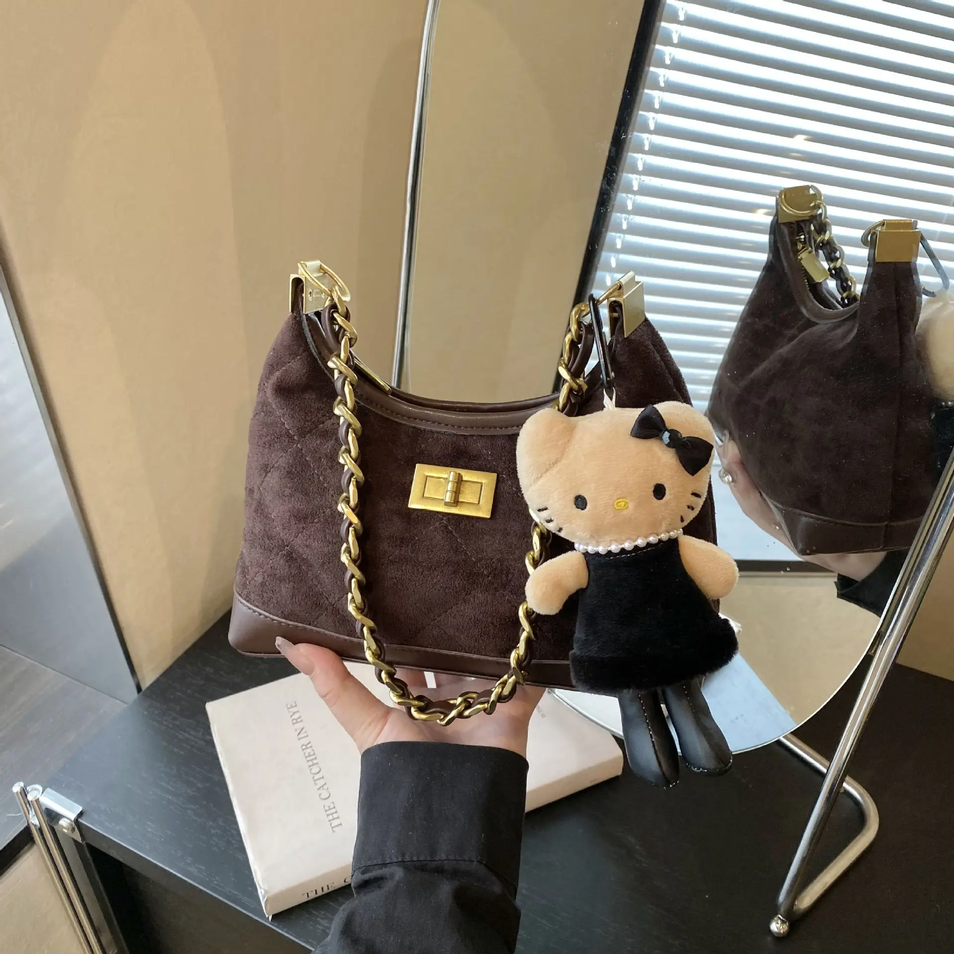Retro Crossbody Bag for Women Brown Gold Chain 2025 — feature 20