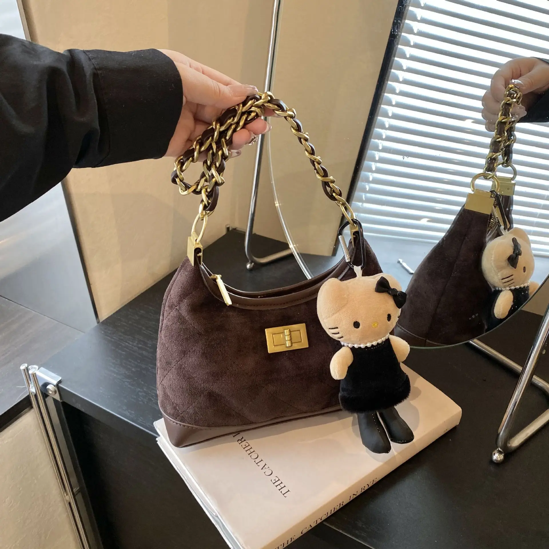 Retro Crossbody Bag for Women Brown Gold Chain 2025 — feature 22