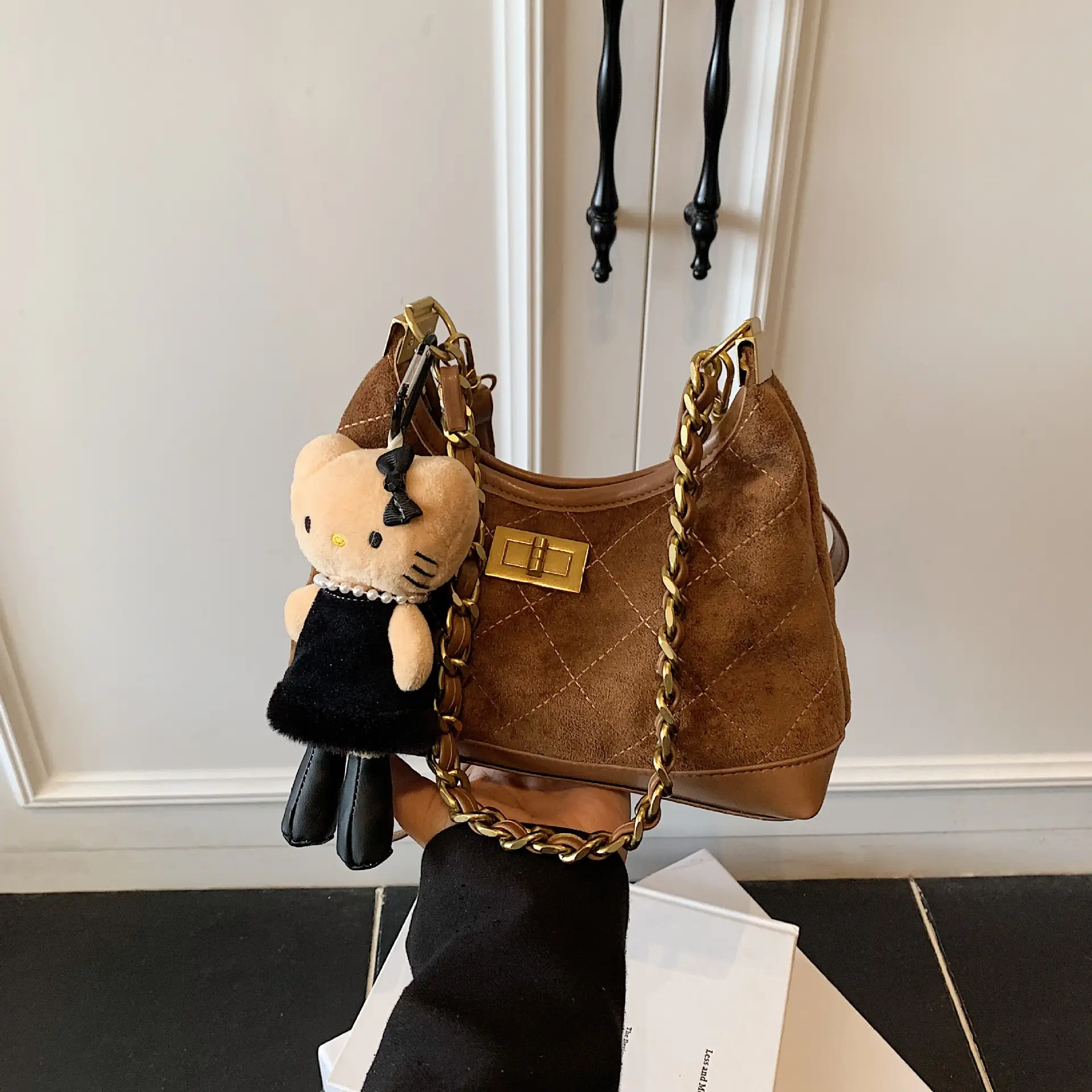 Retro Crossbody Bag for Women Brown Gold Chain 2025 — feature 23