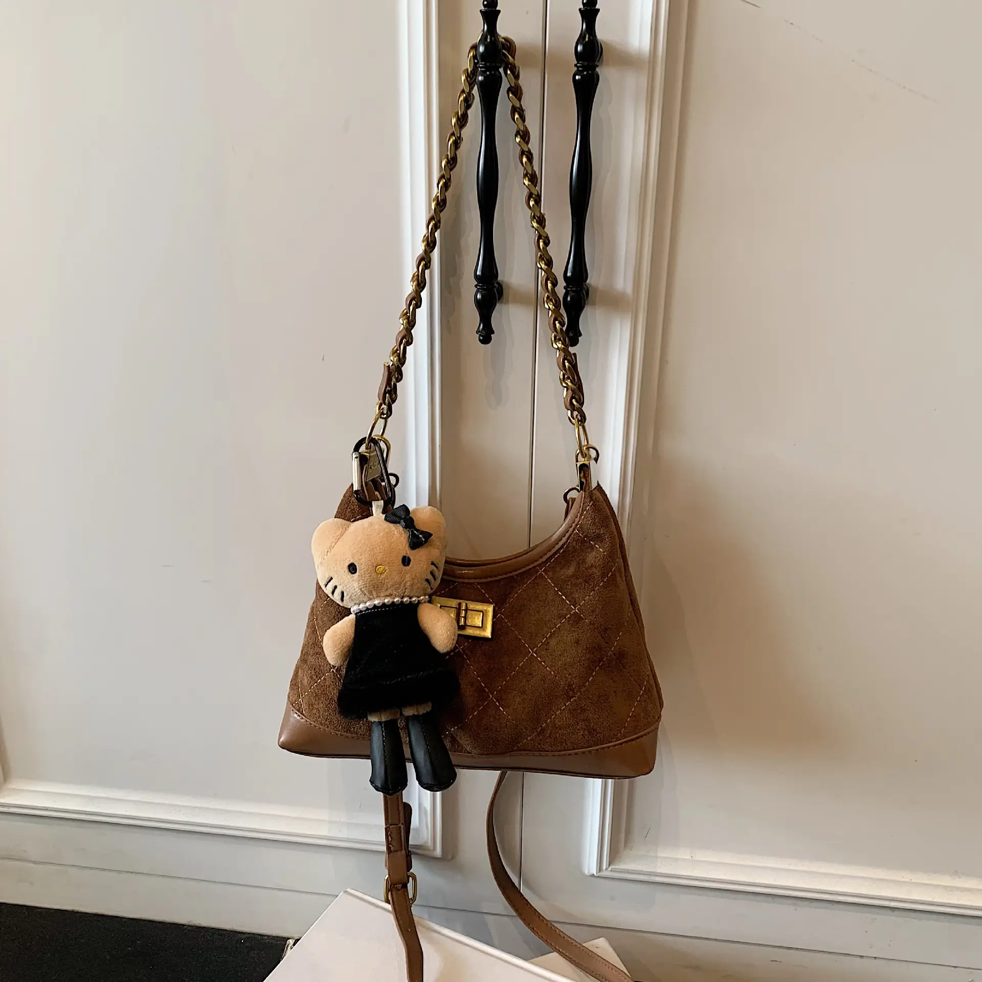 Retro Crossbody Bag for Women Brown Gold Chain 2025 — feature 25