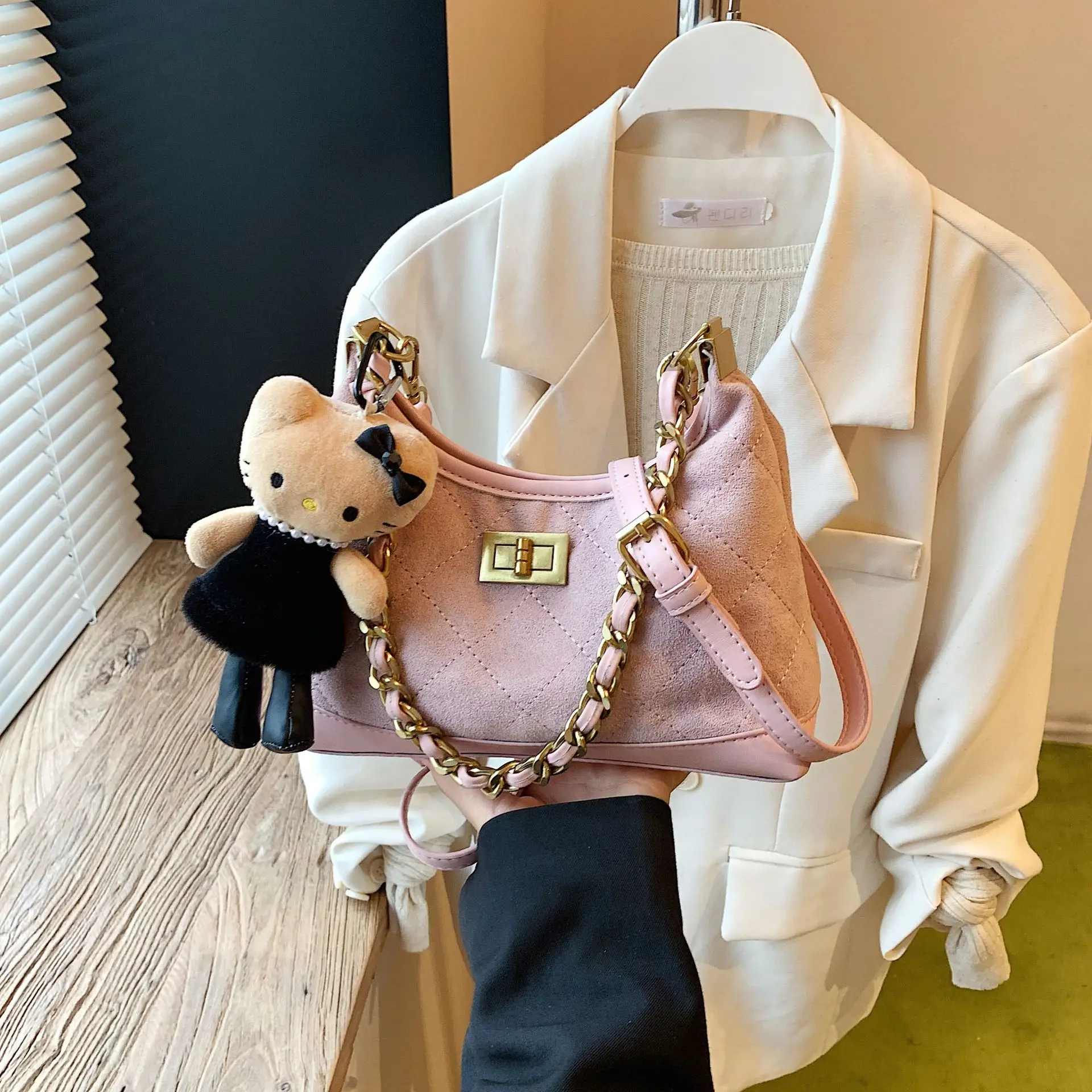 Retro Crossbody Bag for Women Brown Gold Chain 2025 — feature 29