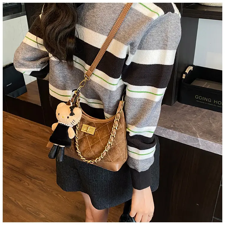 Retro Crossbody Bag for Women Brown Gold Chain 2025 — feature 9