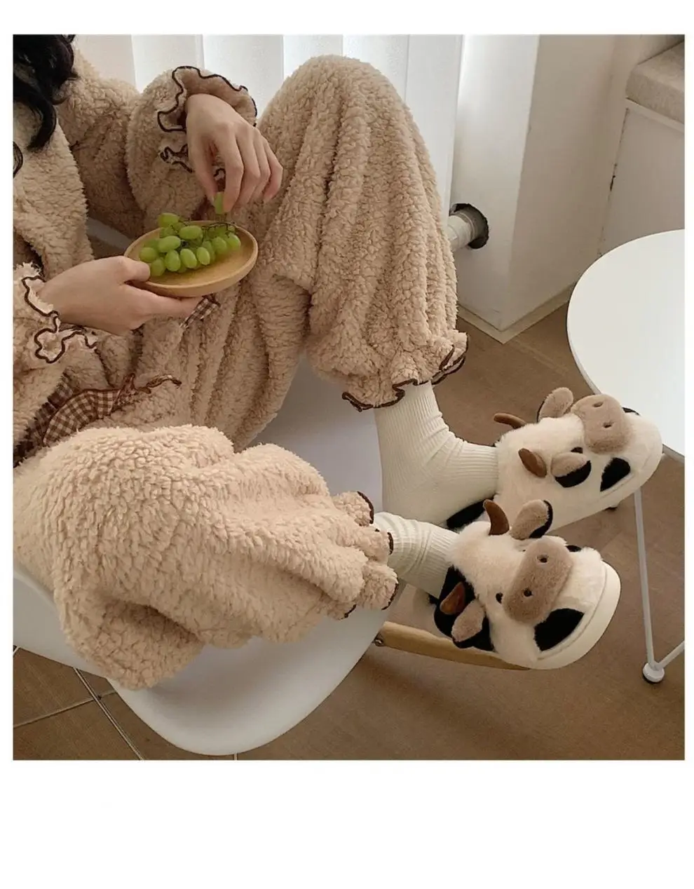 Women's Winter Plush Cow Slippers Thick Soled — feature 5