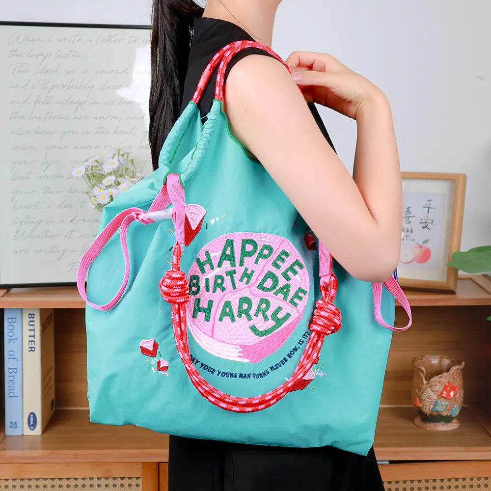 2025 Embroidered Eco-Friendly Tote Bags with Ballchain