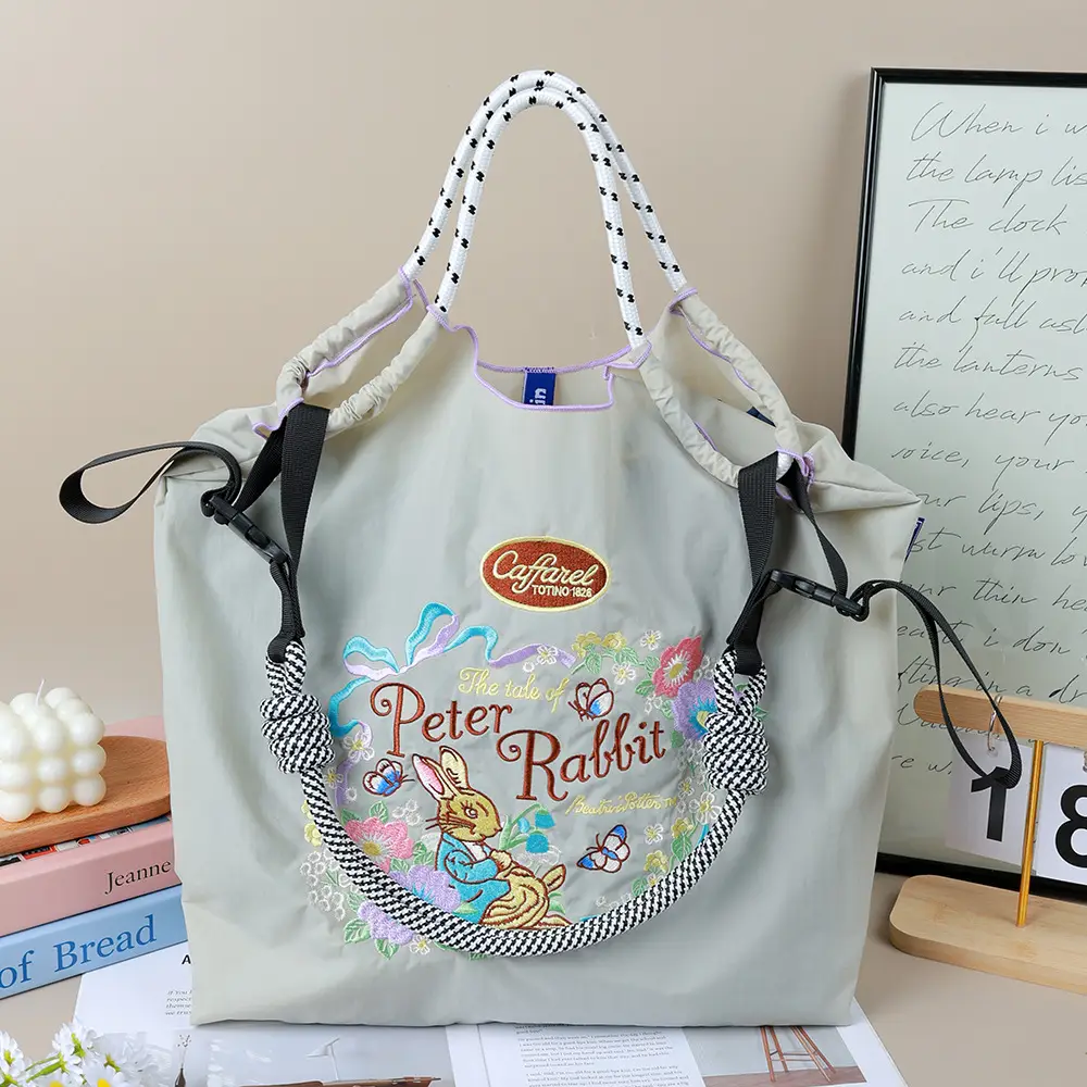 2025 Embroidered Eco-Friendly Tote Bags with Ballchain