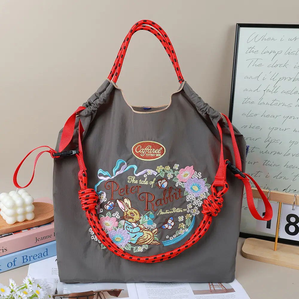 2025 Embroidered Eco-Friendly Tote Bags with Ballchain