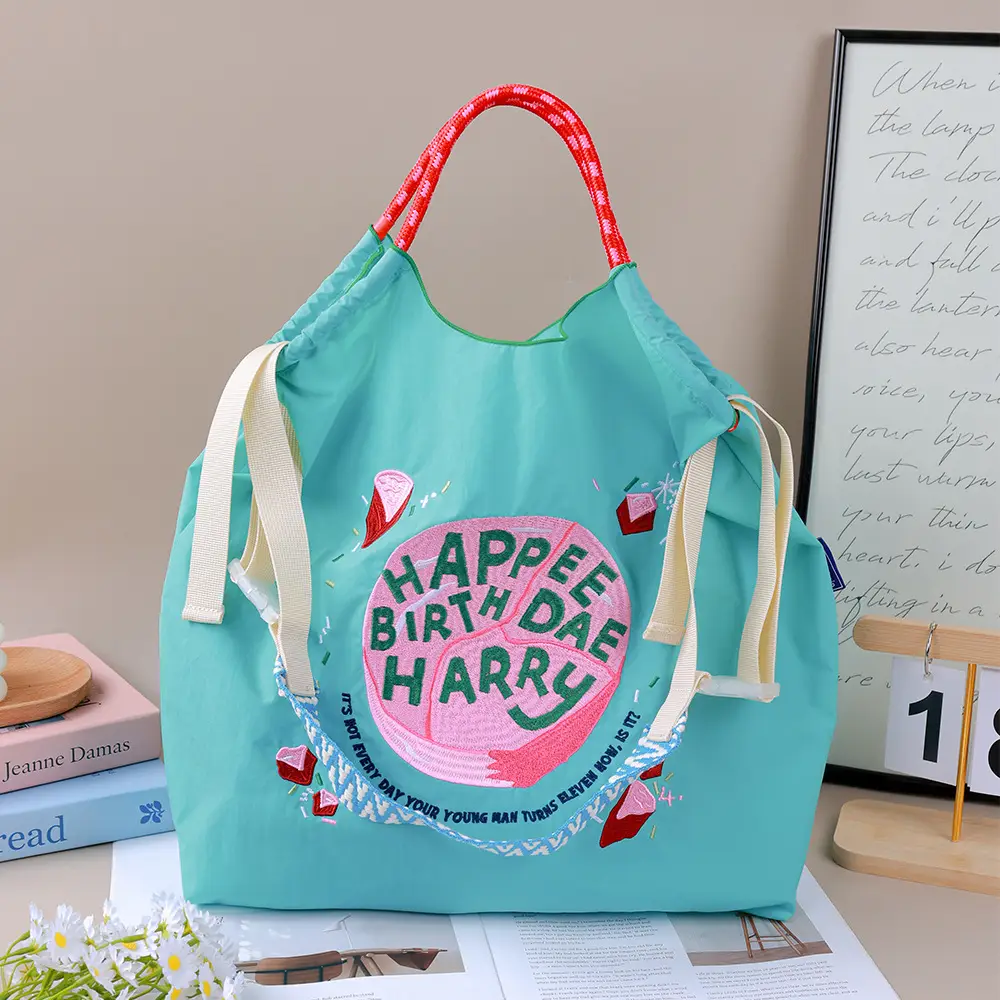 2025 Embroidered Eco-Friendly Tote Bags with Ballchain