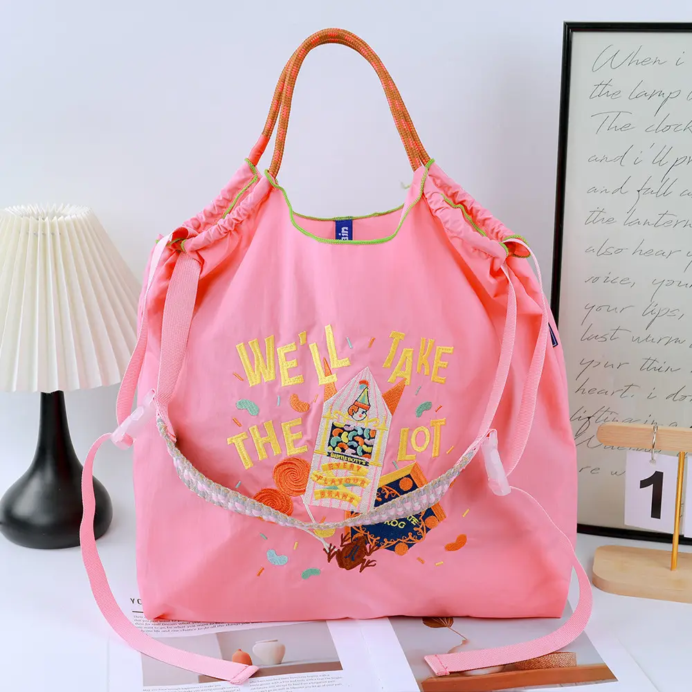 2025 Embroidered Eco-Friendly Tote Bags with Ballchain