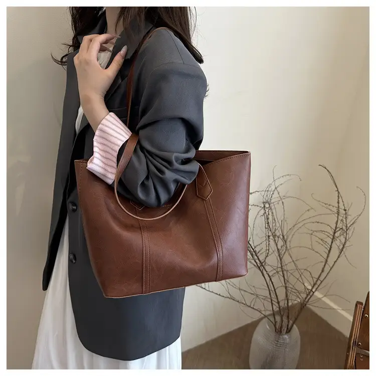 Women's Brown Leather Shoulder Bag 2025 New Autumn — feature 18