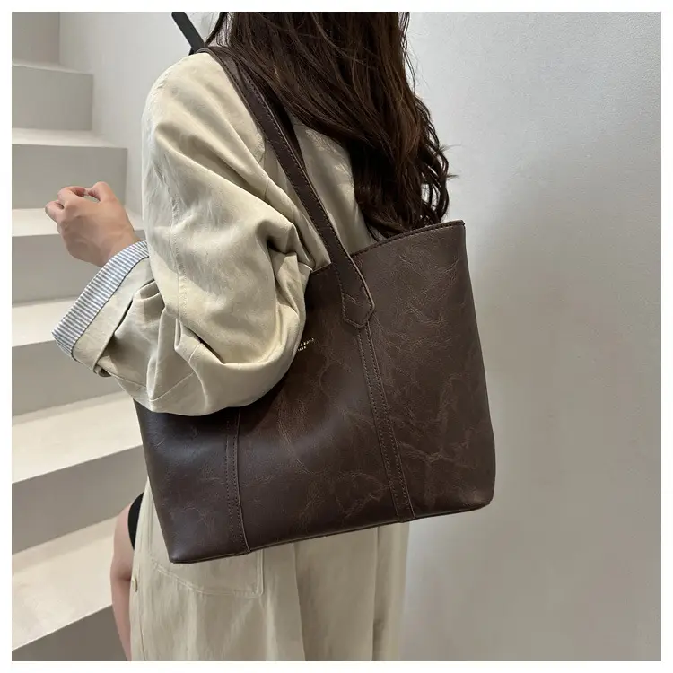 Women's Brown Leather Shoulder Bag 2025 New Autumn — feature 24