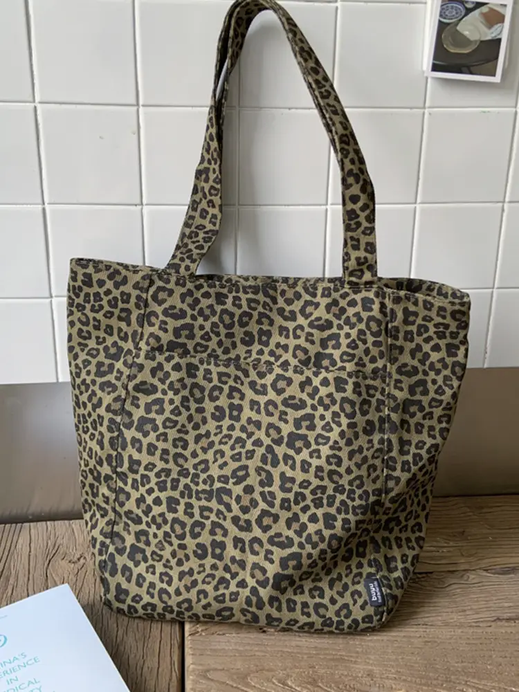 Leopard Print Women's Large Capacity Tote Bag - Image 3