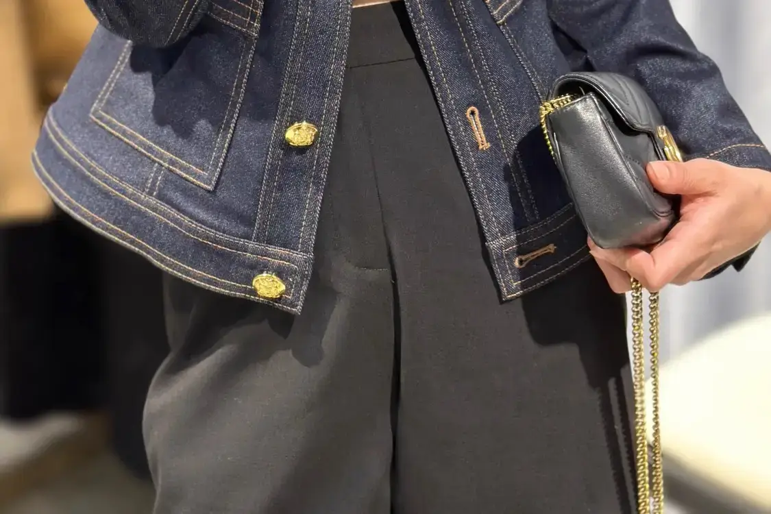 Women Denim Jacket Dark Blue Gold Buttons Small — feature 10