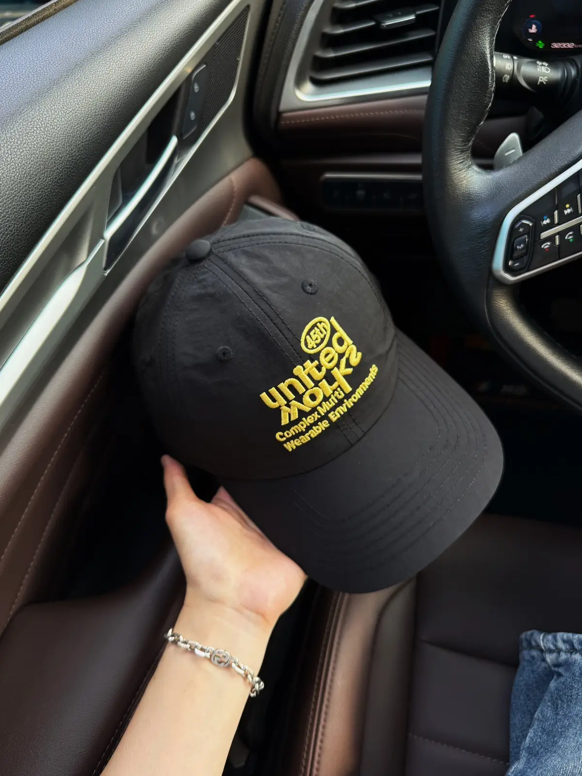 Women Baseball Cap with Yellow Logo, Durable Outdoor Sun Hat