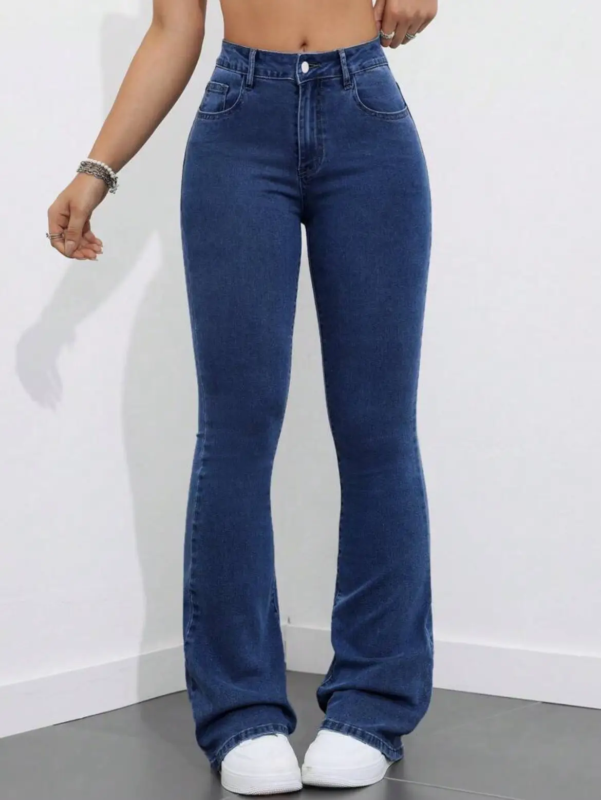 Women's Stretchy Dark Blue Flared Jeans 2025