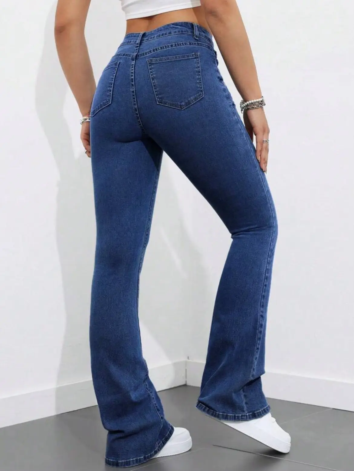 Women's Stretchy Dark Blue Flared Jeans 2025