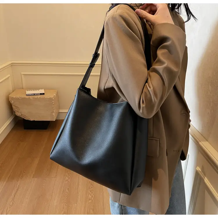 Women Retro Armpit Bag Brown 2025 — feature 13