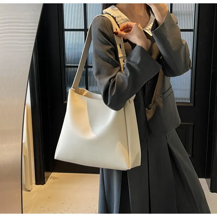 Women Retro Armpit Bag Brown 2025 — feature 17