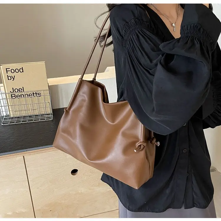 Black Leather Shoulder Bag for Women 2025 New — feature 7