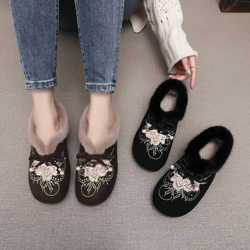 Old Beijing Cloth Shoes, Cotton Shoes, Embroidered Bags, Middle-Aged and Elderly Furry Shoes, Warm Ethnic Style, Comfortable Soft-Soled Mother's Cotton Shoes - Image 4