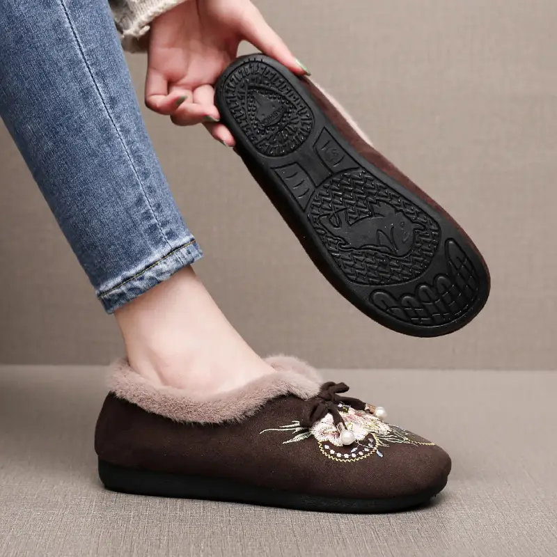 Old Beijing Cloth Shoes, Cotton Shoes, Embroidered Bags, Middle-Aged and Elderly Furry Shoes, Warm Ethnic Style, Comfortable Soft-Soled Mother's Cotton Shoes - Image 6
