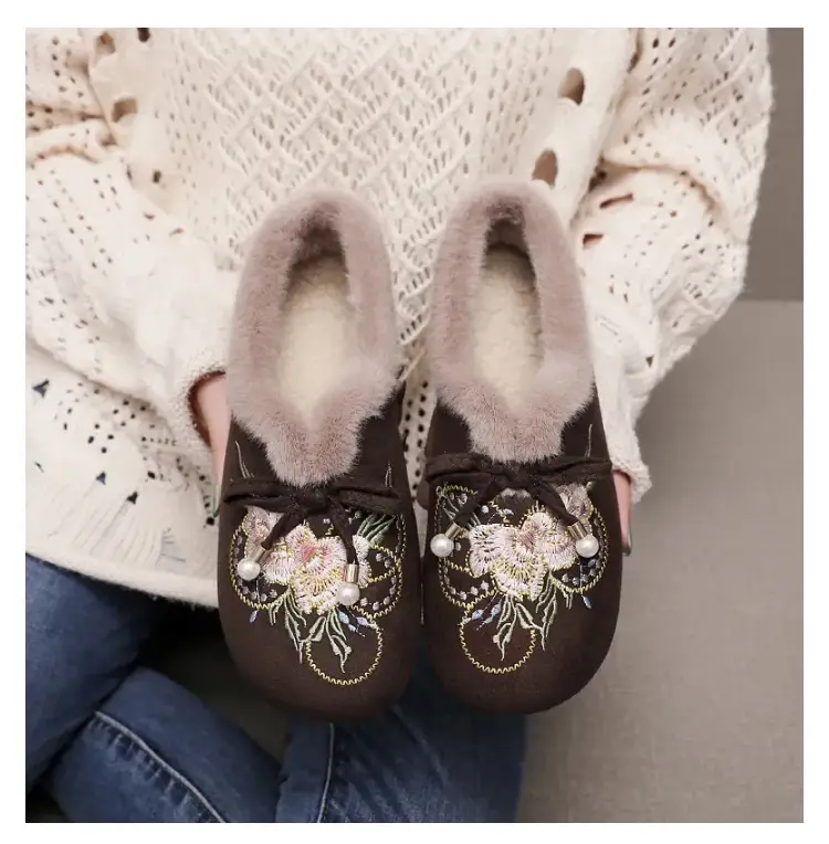 Old Beijing Cloth Shoes, Cotton Shoes, Embroidered Bags, Middle-Aged and Elderly Furry Shoes, Warm Ethnic Style, Comfortable Soft-Soled Mother's Cotton Shoes — feature 17