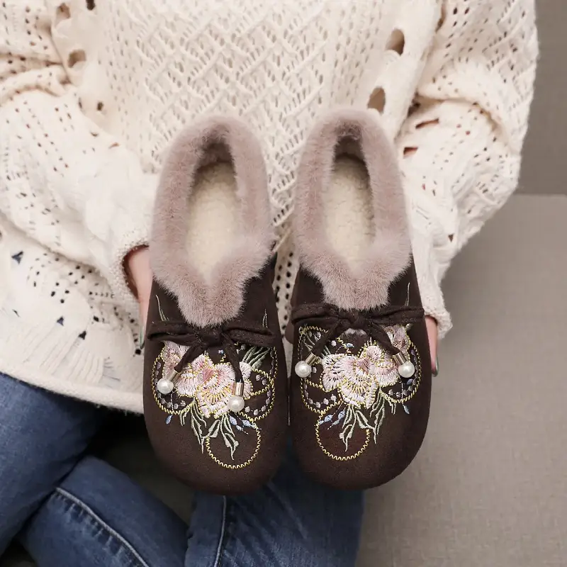 Old Beijing Cloth Shoes, Cotton Shoes, Embroidered Bags, Middle-Aged and Elderly Furry Shoes, Warm Ethnic Style, Comfortable Soft-Soled Mother's Cotton Shoes - Image 2