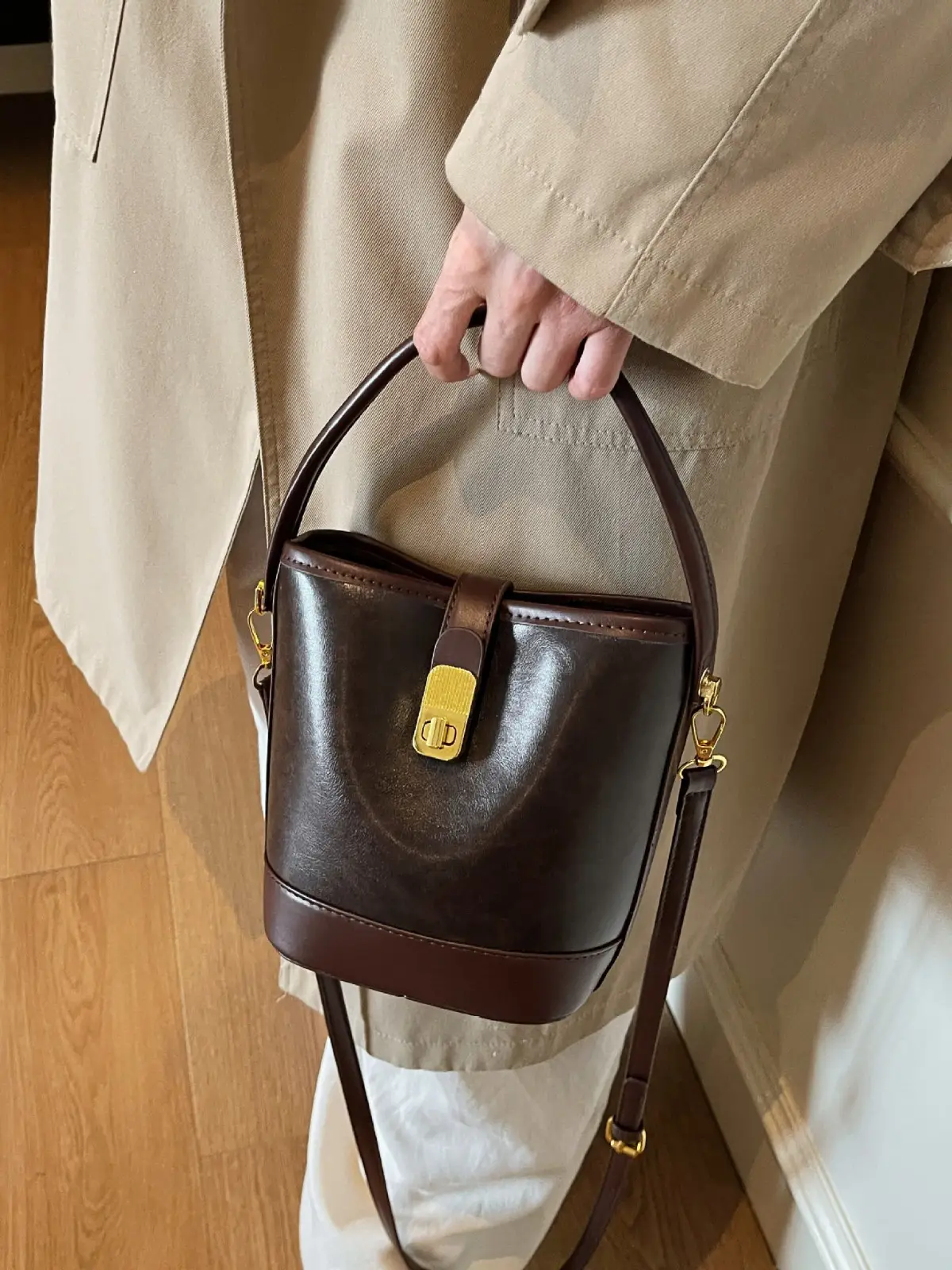 Women's Crossbody Bag Cream Brown Leather Design