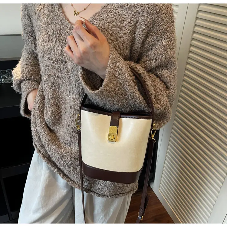 Women's Crossbody Bag Cream Brown Leather Design — feature 3