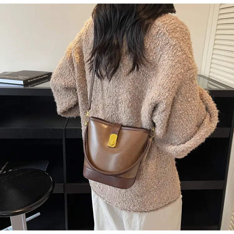 Women's Crossbody Bag Cream Brown Leather Design — feature 4