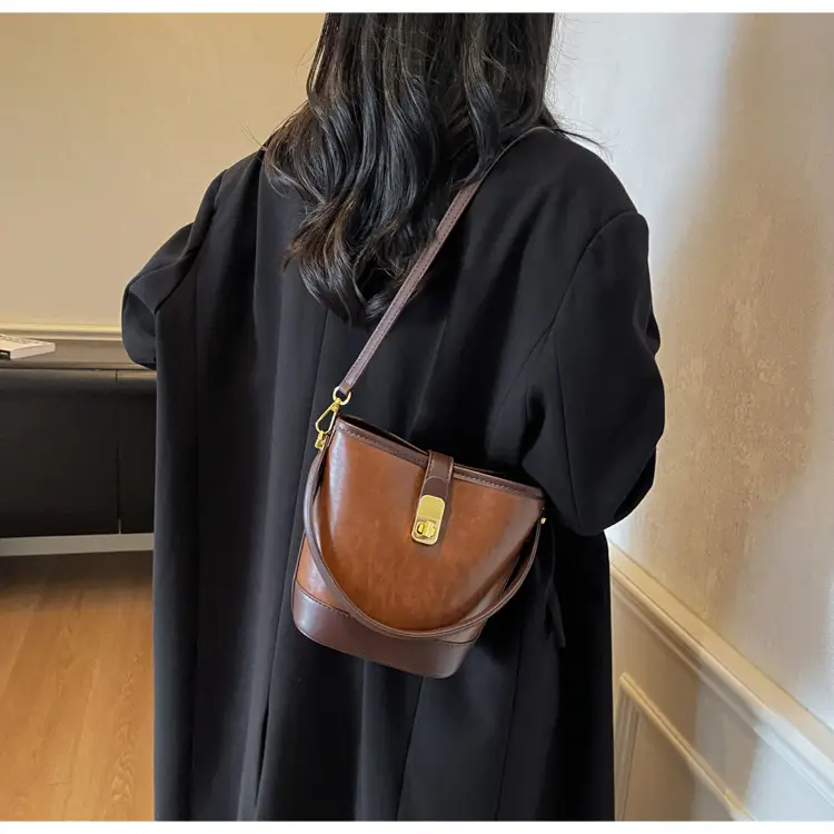 Women's Crossbody Bag Cream Brown Leather Design — feature 6
