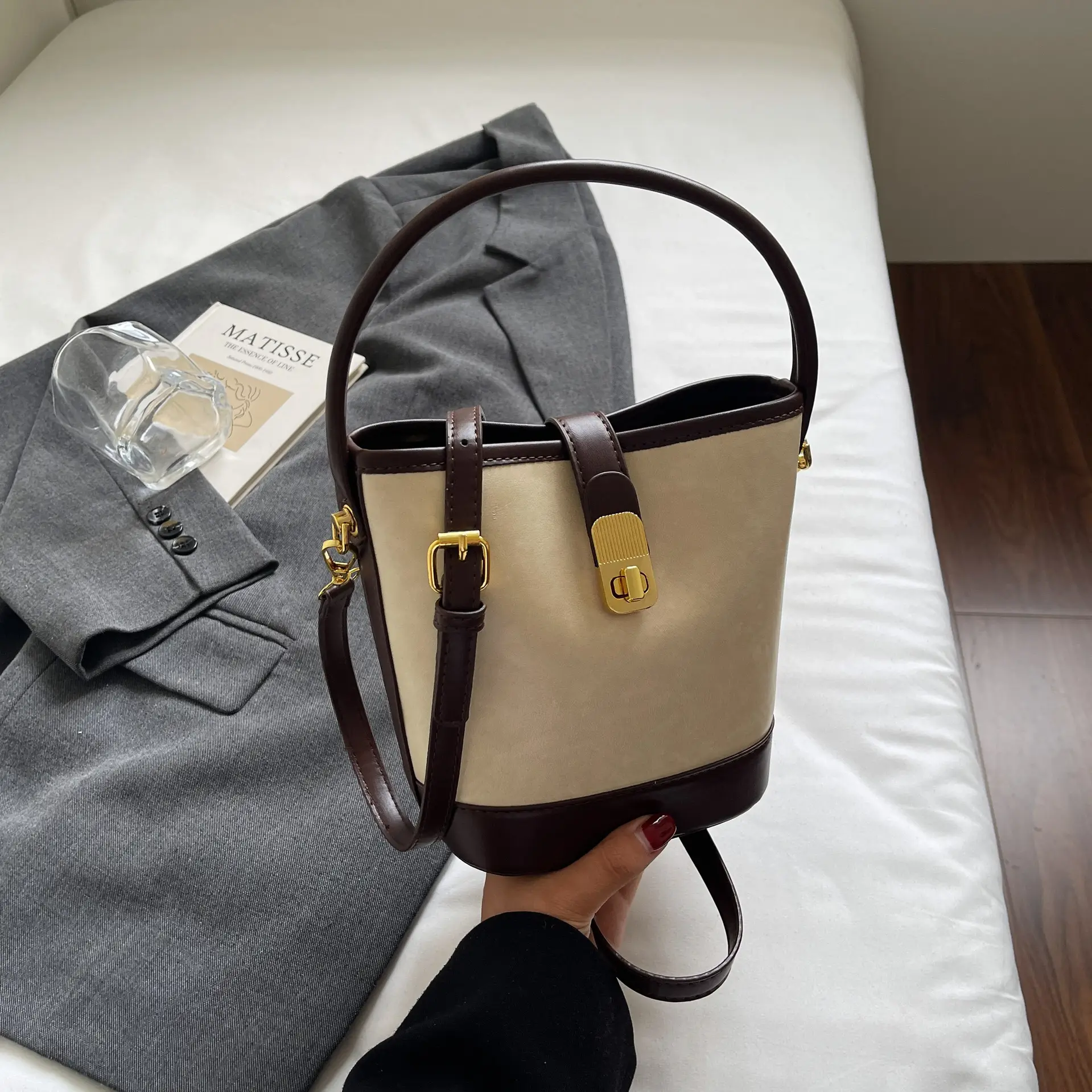 Women's Crossbody Bag Cream Brown Leather Design