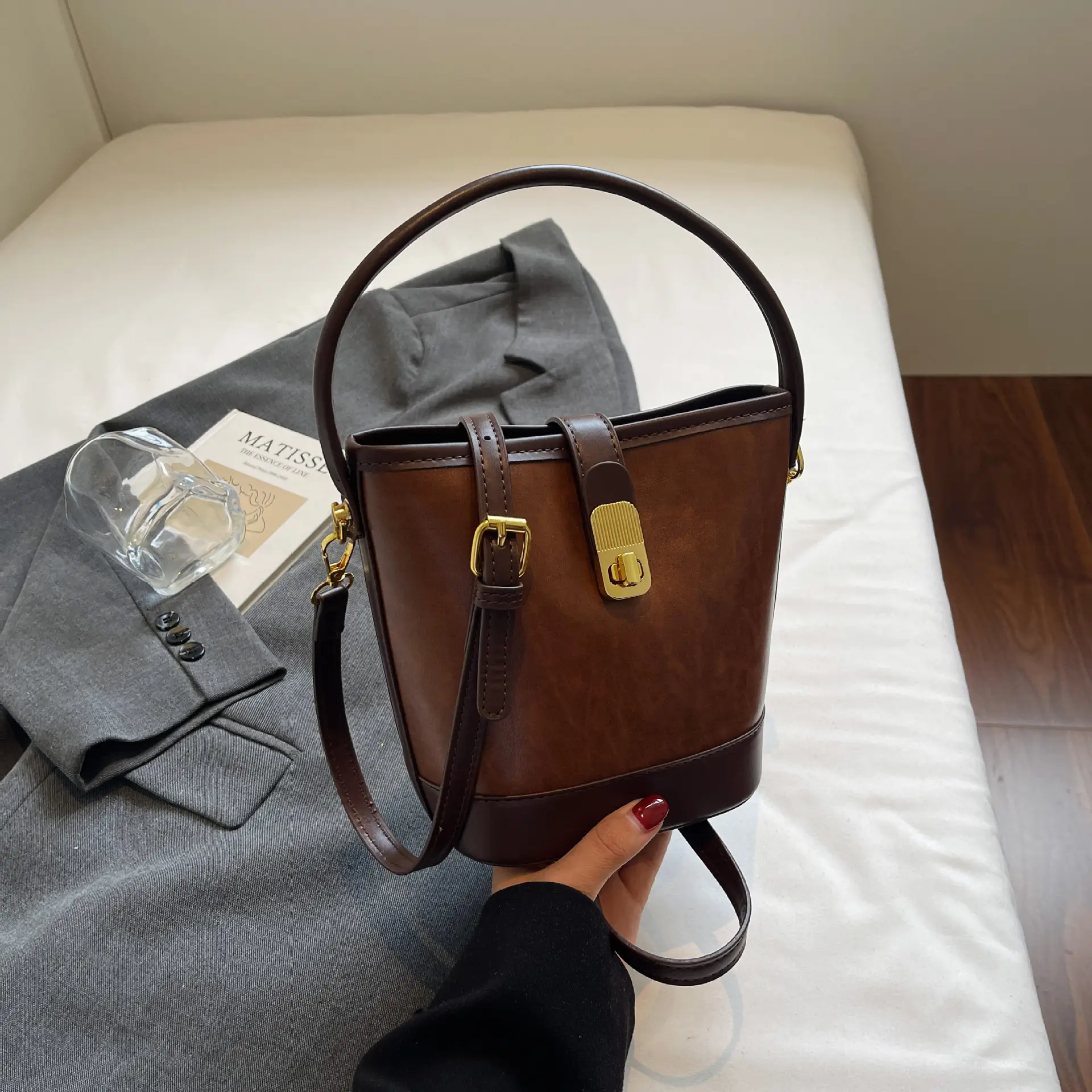 Women's Crossbody Bag Cream Brown Leather Design