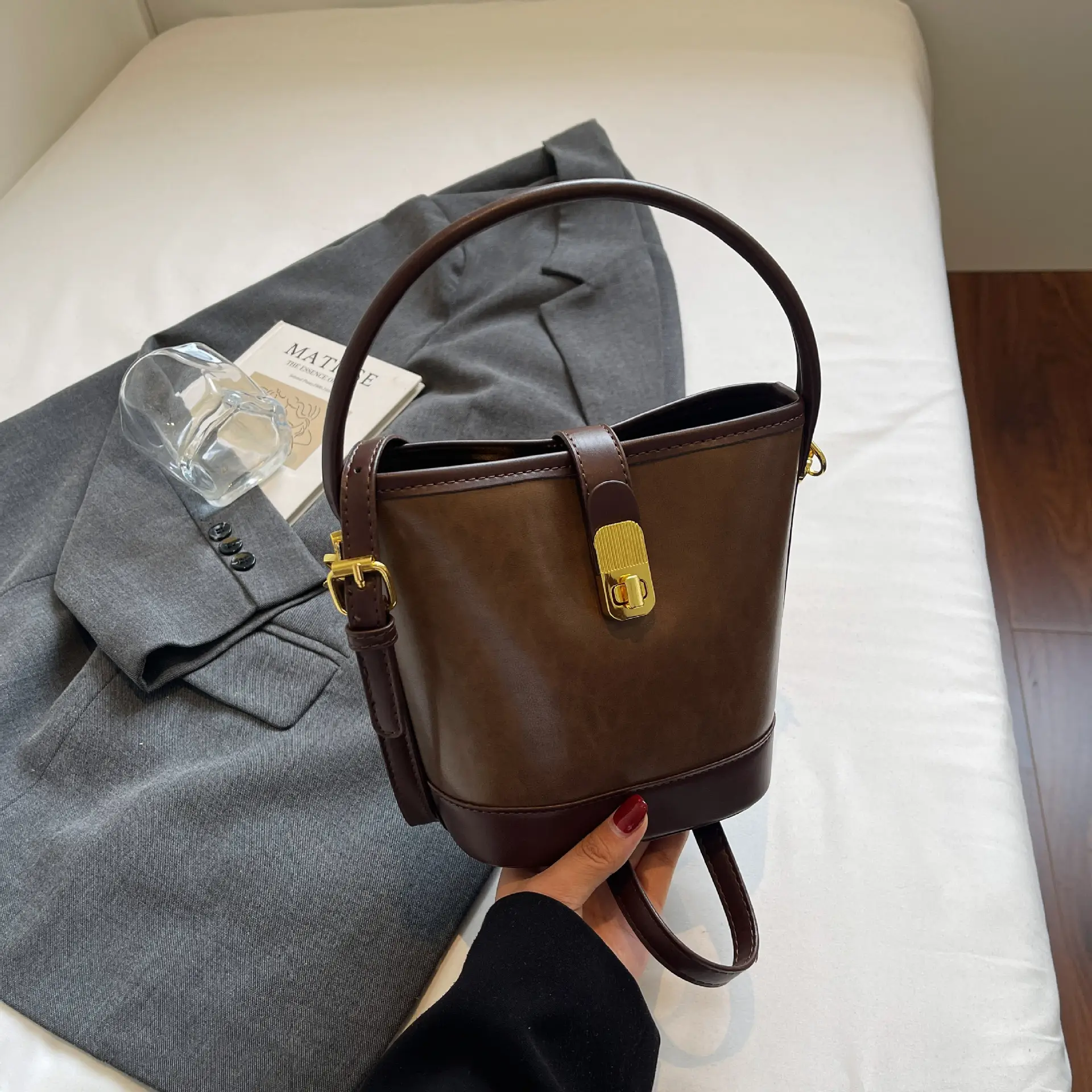 Women's Crossbody Bag Cream Brown Leather Design