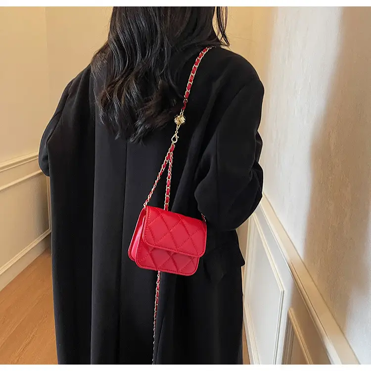 Women Quilted Gold Chain Crossbody Bag — feature 10