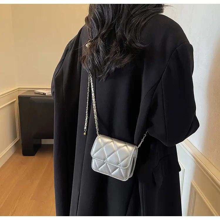 Women Quilted Gold Chain Crossbody Bag — feature 12