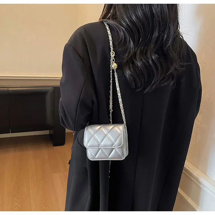 Women Quilted Gold Chain Crossbody Bag — feature 13