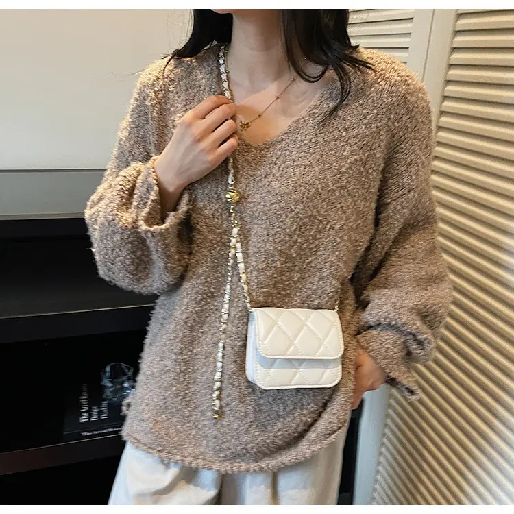 Women Quilted Gold Chain Crossbody Bag — feature 20