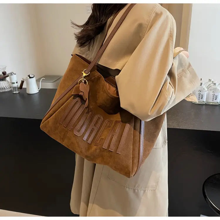 Women's Large Capacity Shoulder Bag Tan Leather 2025 — feature 18