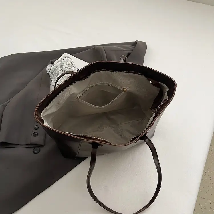 Women Large Capacity Shoulder Bag Brown Leather 2025