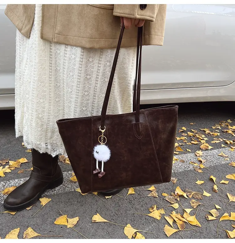 Women Large Capacity Shoulder Bag Brown Leather 2025 — feature 19