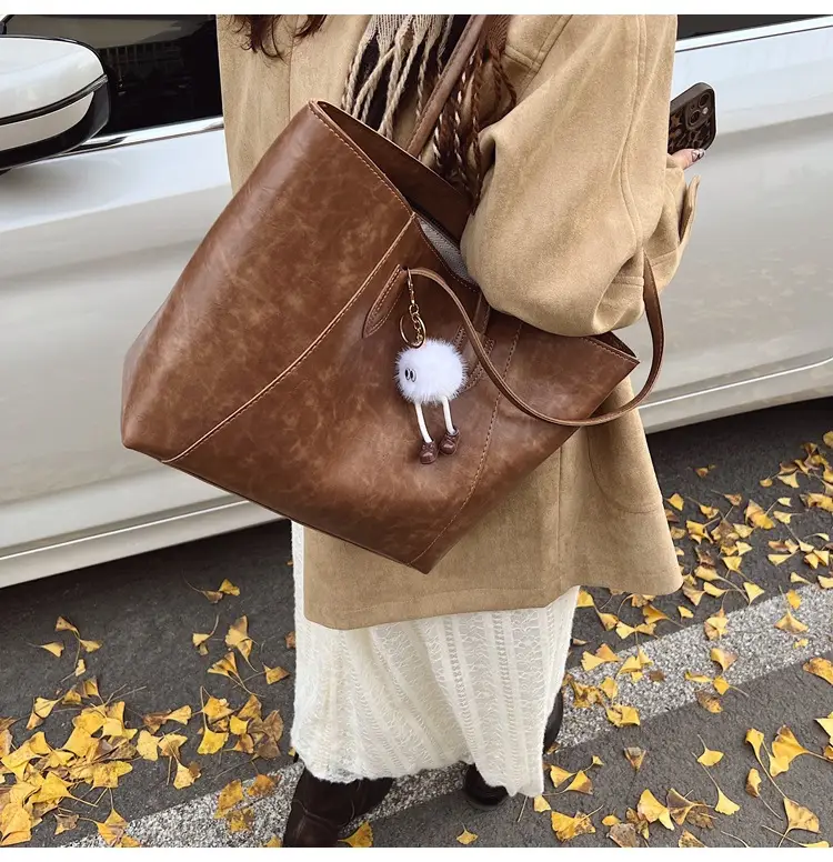 Women Large Capacity Shoulder Bag Brown Leather 2025 — feature 35