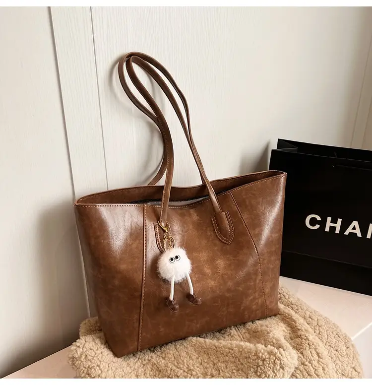 Women Large Capacity Shoulder Bag Brown Leather 2025 — feature 39