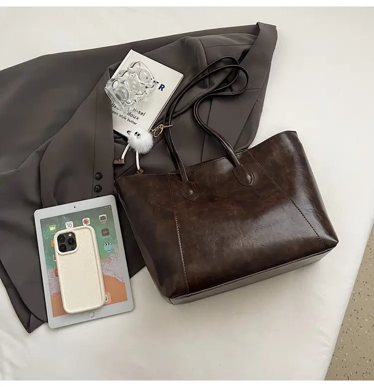 Women Large Capacity Shoulder Bag Brown Leather 2025 — feature 4